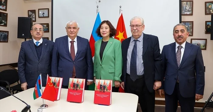 ADU da İlham Əliyevlə bağlı kitab təqdim edildi Foto