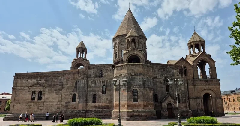 Власти Армении лишают церковь земли: Эчмиадзину оставят лишь право пользования