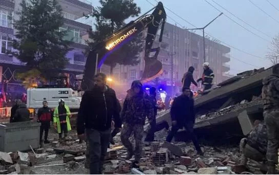 Konyada bina çökdü: 3 nəfər dağıntılar altından sağ çıxdı Video