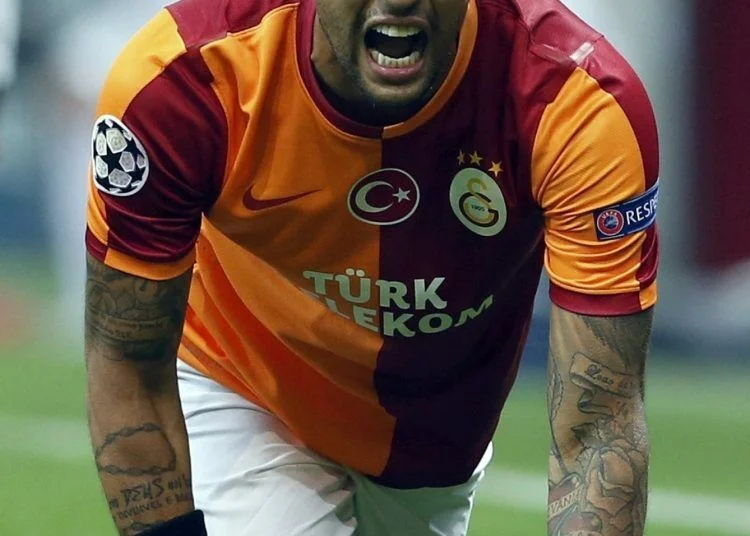 “Qalatasaray”ın əfsanəsi 41 yaşında “bəsdir” dedi