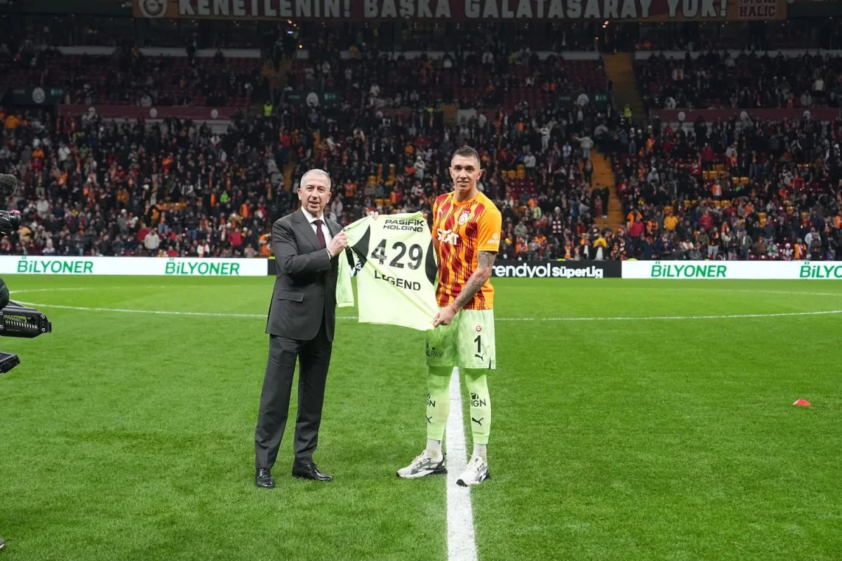 Muslera “Qalatasaray” tarixinə düşüb