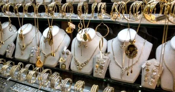 Qızılın qiyməti əl yandırır : Ölkə bazarlarında vəziyyət necədir? VİDEO