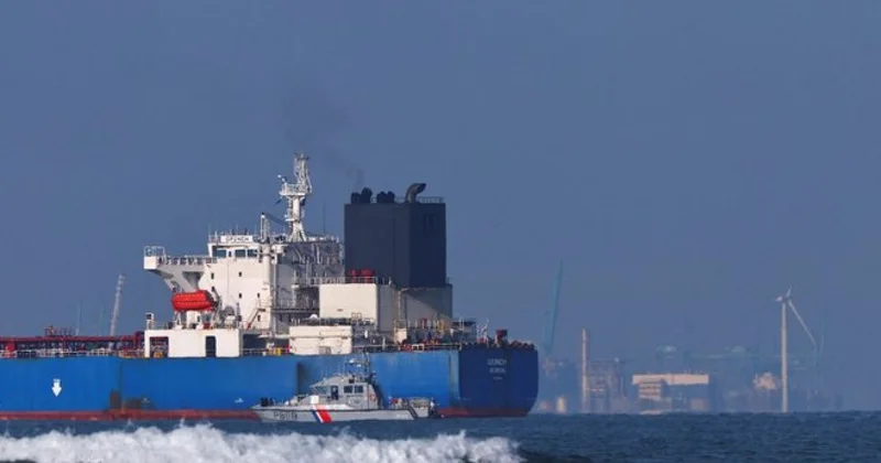 Из России в изолятор: Франция задержала капитана нефтяного танкера