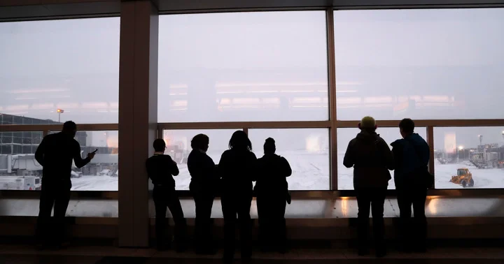 В США из за непогоды на выходных отменено более 12 тысяч рейсов