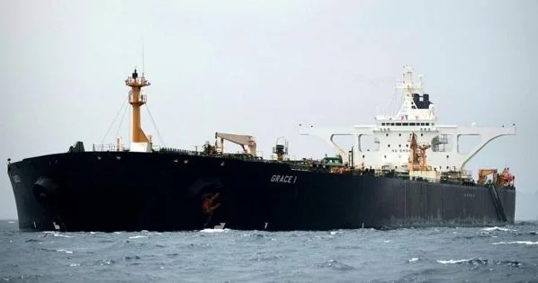 Fransa ələ keçirdiyi tankerin kapitanını saxladı