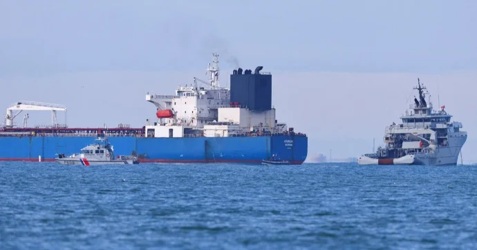 Sanksiya altında olan tankerin kapitanı Fransada həbs edildi