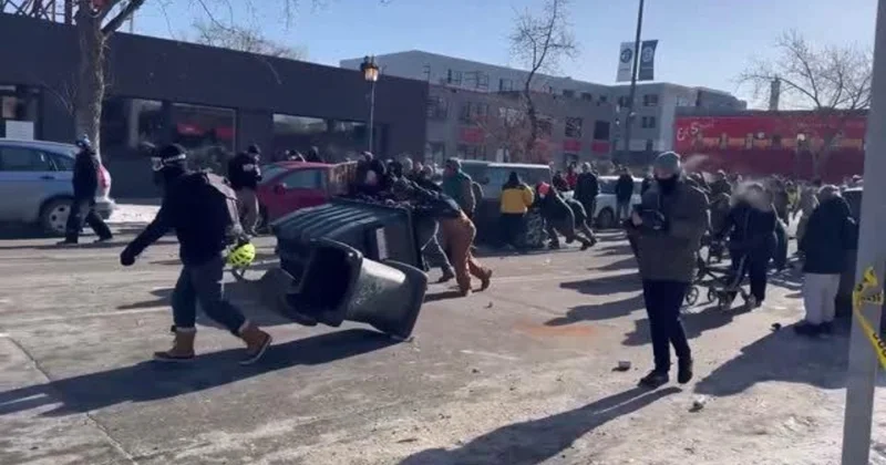 Демократы в США угрожают правительству новым шатдауном из за скандалов со стрельбой