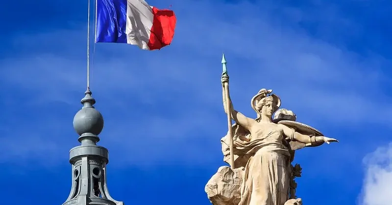 Fransa Amerikanın videokonfrans xidmətlərindən imtina edəcək