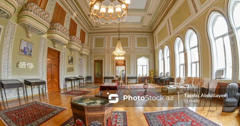 Parlamentin təntənəli açılışının olduğu, bayrağın qəbul edildiyi tarixi binadan REPORTAJ