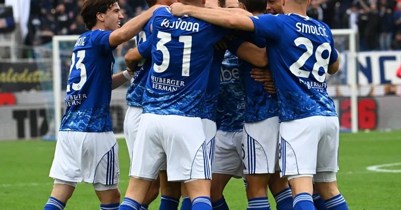 Komo ilk dəfə bir matçda altı qol vurub