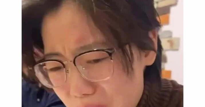 Badımcan turşusu yeyən çinli qızdan qəribə REAKSİYA VİDEO