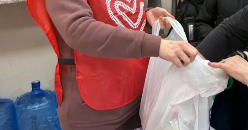 Мурманск остался без света: горожанам раздают продукты