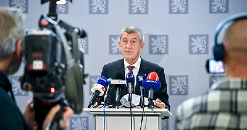 Премьер Чехии: Никаких самолетов для Украины