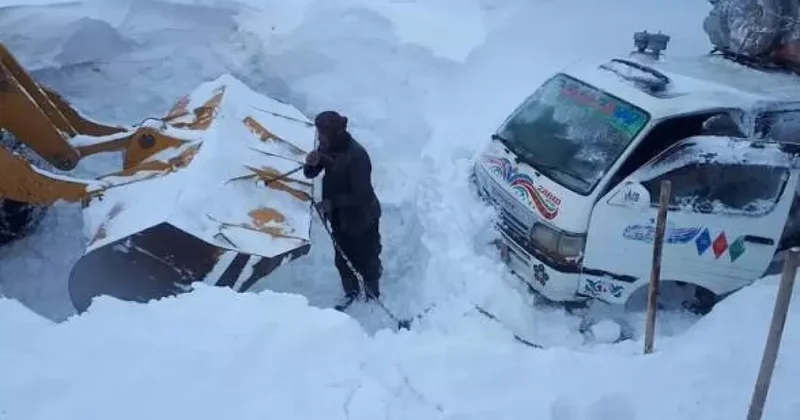 В Афганистане жертвами снегопада стали более 60 человек, разрушены сотни домов