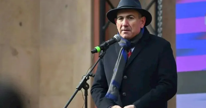 Nooldu Paşinyan? mahnısını özünə dinlətdilər Nikolun reaksiyası (VİDEO)