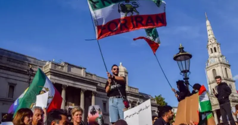 Лондон вышел за Пехлеви ВИДЕО