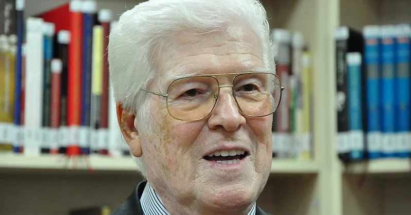 Türkiyəli aktyor dostunun dəfnində huşunu itirdi VİDEO