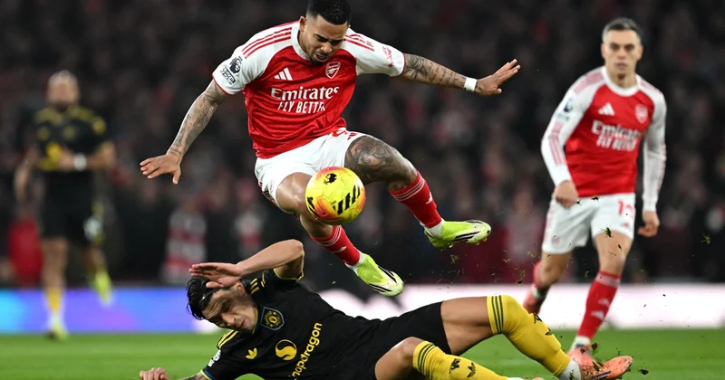 “Arsenal” öz meydanında “Mançester Yunayted”ə uduzdu