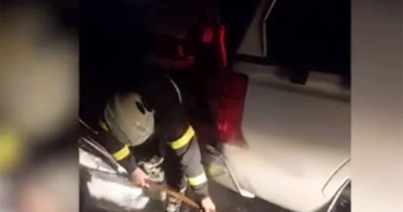 Buzlu yollarda maşınlarında köməksiz qalan şəxslər xilas edildi Video