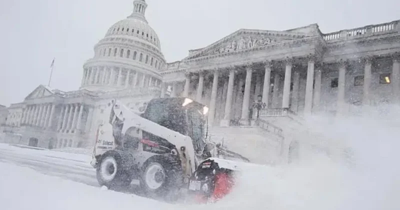 Снежная буря накрыла Америку: миллион без света, тысячи рейсов отменены