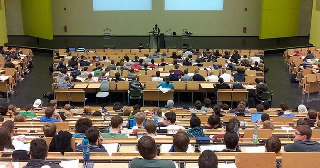 Amerika universiteti İranın Təhlükəsizlik Şurası katibinin qızını işdən çıxarıb