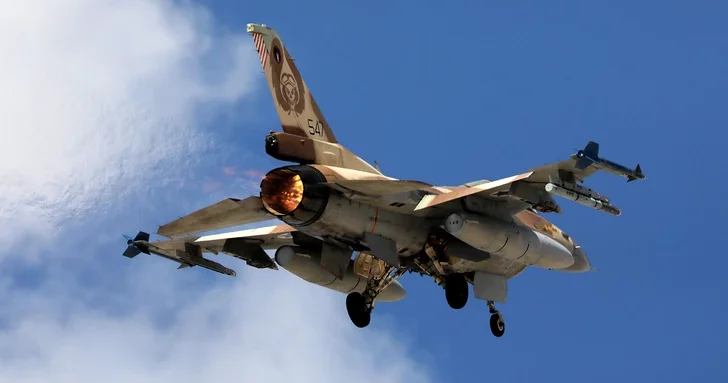 Самолеты Израиля нанесли свыше 20 ударов по южным районам Ливана