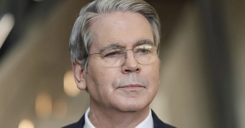 Бессент: США стратегически важно контролировать водные маршруты в Арктике