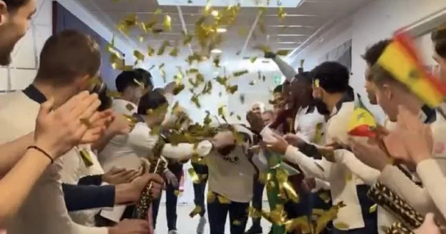 Futbol dünyasına nümunə olacaq qarşılanma Video