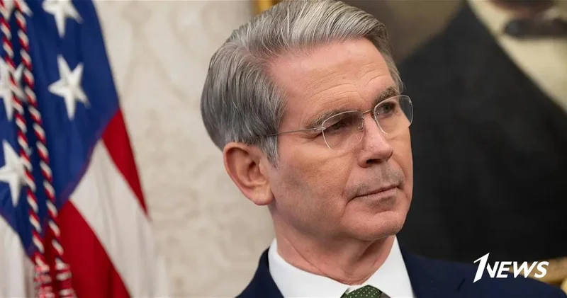 Бессент: Вашингтон не позволит Канаде стать лазейкой для товаров из КНР в США