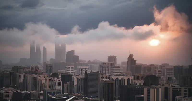 Ukrayna danışıqlarından sonra Əbu Dabidə nadir olay: ildə 7 dəfə olurmuş