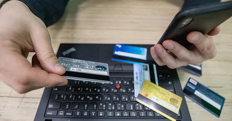 Bakıda iş yoldaşının kartından pul oğurladı