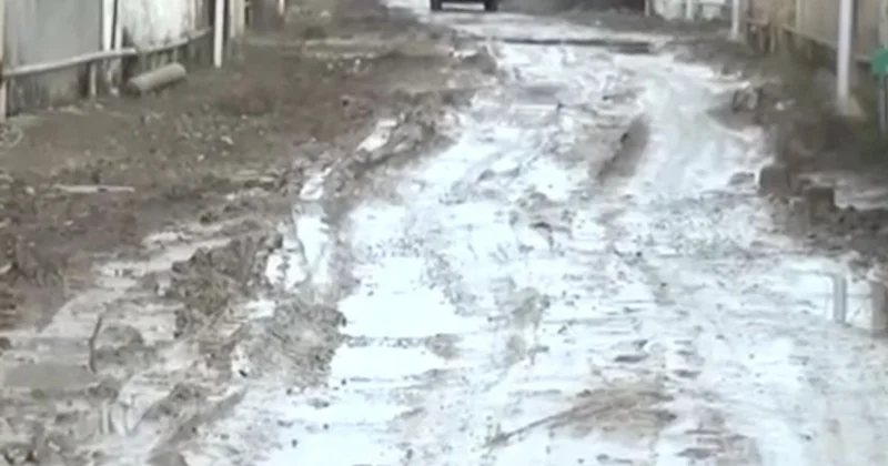 Salyan sakinlərinin yol PROBLEMİ: Palçığın içində itib batmışıq VİDEO