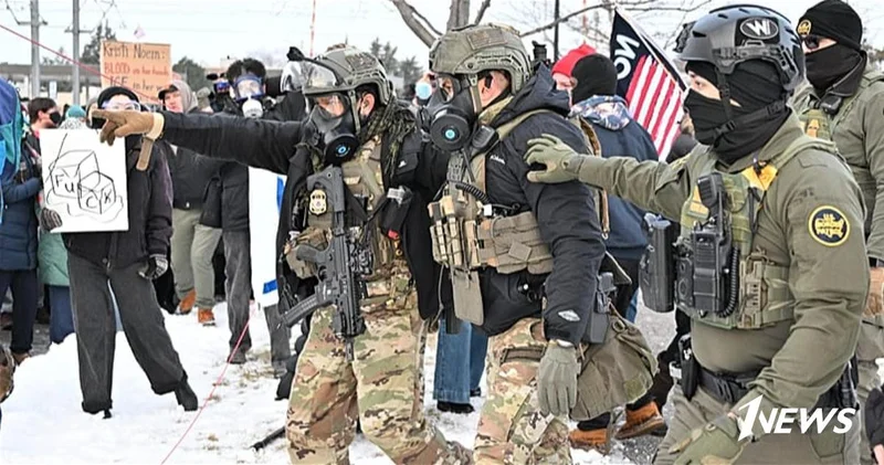 В Миннеаполисе усиливаются протесты после очередного смертельного инцидента с участием сотрудников ICE ФОТО ВИДЕО