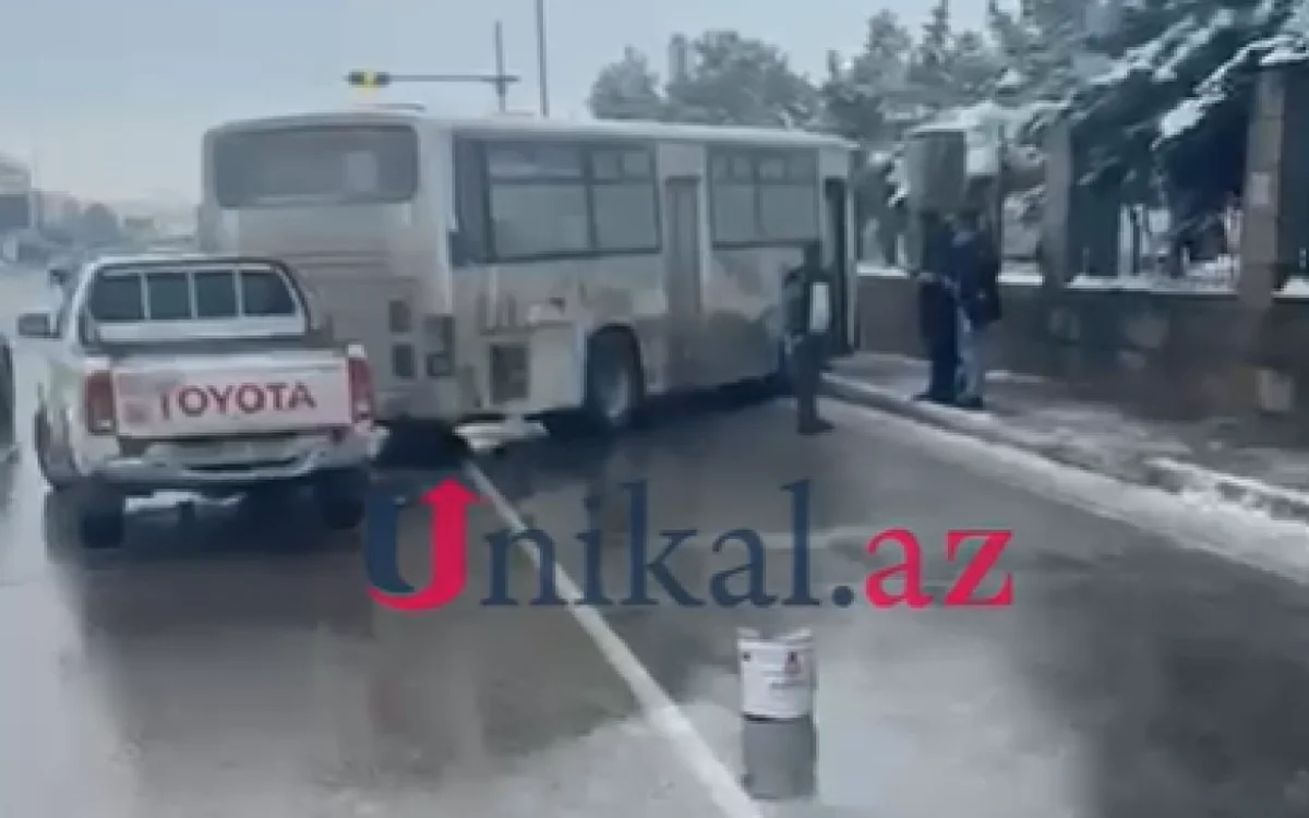 Bakıda avtobus qəzaya düşdü VİDEO