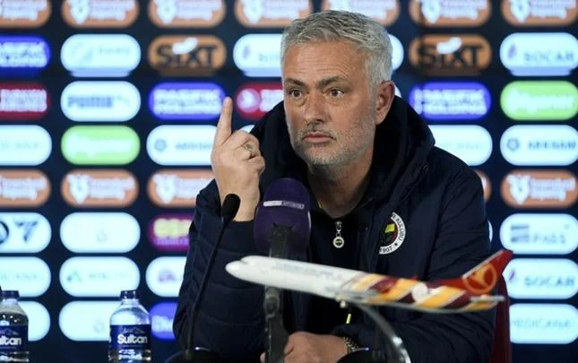 Mourinyo Qalatasaray ın futbolçularını meymuna bənzətdi