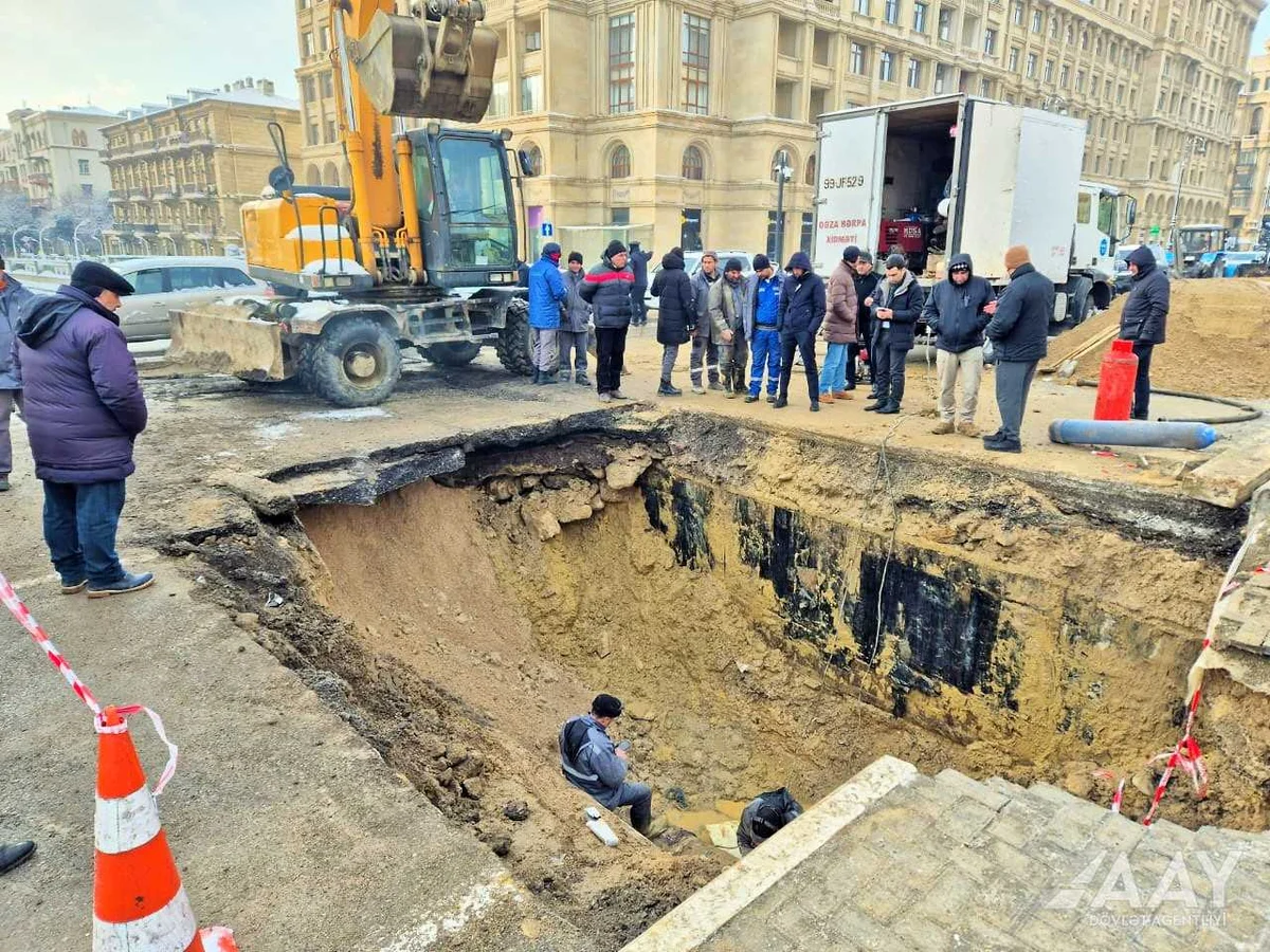 Bakının əsas prospekti çökmə səbəbindən BAĞLANDI FOTO