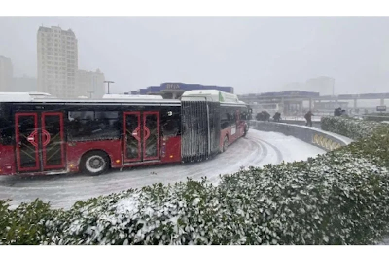 Qarlı havada qəzaya uğrayan avtobusların aqibəti necə olacaq? AYNA dan AÇIQLAMA