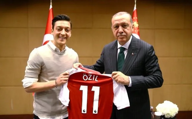 Məsut Özil Ərdoğanı geridə qoydu