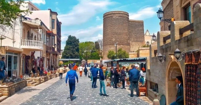 Ötən ay Azərbaycana gələn əcnəbilərin sayı 5% dən çox artıb