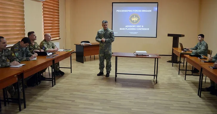 В Баку проходит консультативная встреча с делегацией НАТО