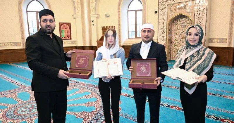 Лейла Алиева и Алена Алиева посетили Джума мечеть ФОТО