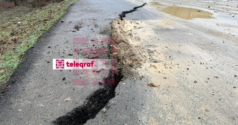 Lənkəranı 7 kəndlə birləşdirən yolda çat yarandı, hərəkət çətinləşdi FOTO