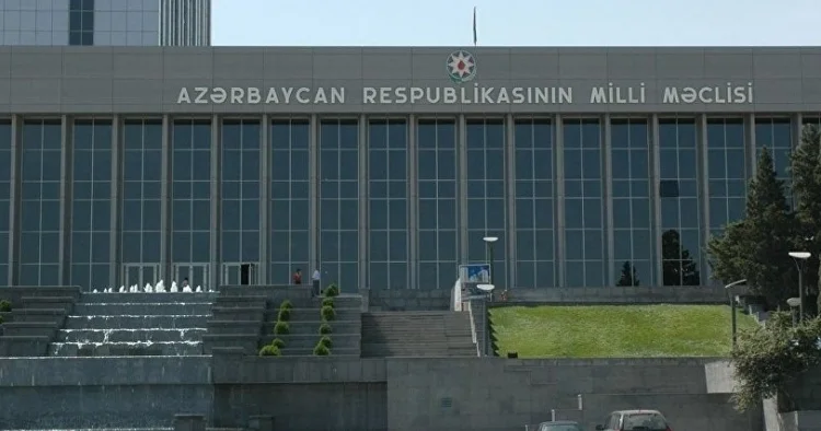 Vətəndaşlar parlamentdən cavab gözləyir Qanunun tələbi bəllidir