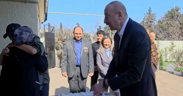 Prezident Xocavənd sakininə təndir çörəyi təklif etdi Dadına baxın (VİDEO)