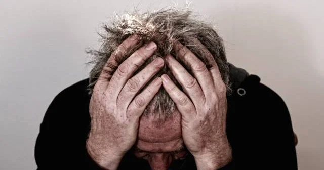 Emosiyalarını gizlədən kişilər: Problemin kökü haradadır? VİDEO