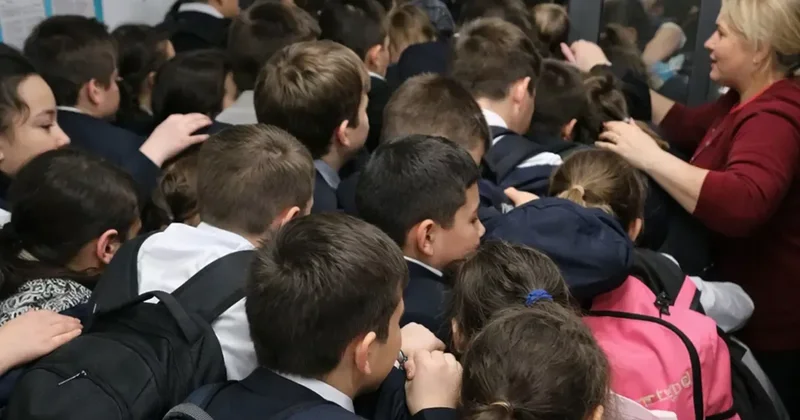 В Казахстане директор школы понес наказание за давку видео