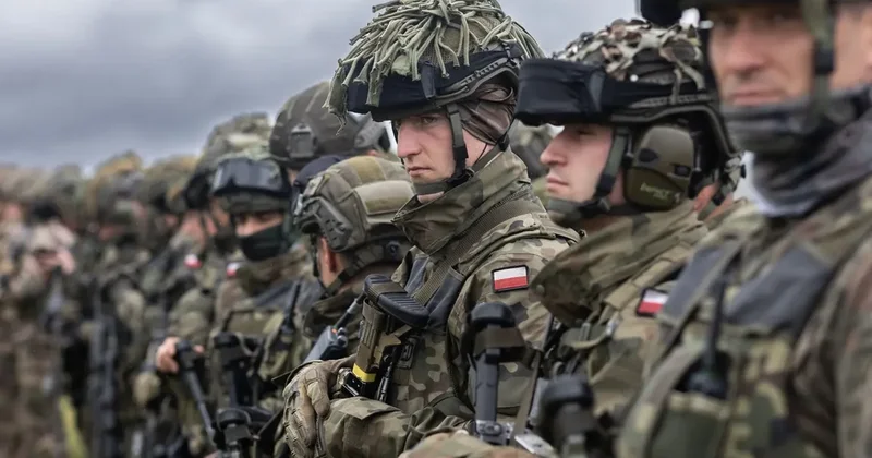 Польша намерена увеличить численность армии до полумиллиона человек