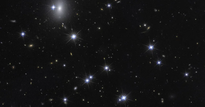 Astronomlar kütləsinin 99,9 faizi qaranlıq maddədən ibarət olan qalaktika aşkarlayıblar