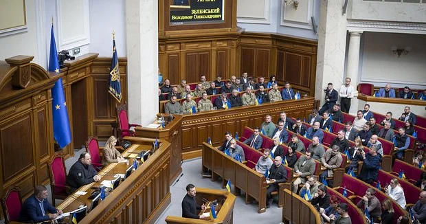 Ukrayna sakinlərinin demək olar ki, 80 faizi Ali Radaya inanmır