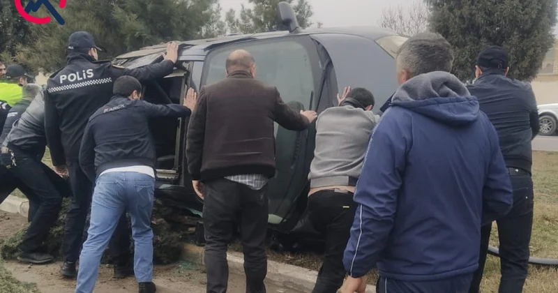 “Renault Megane” aşdı Bir ailənin 4 üzvü yaralandı Foto